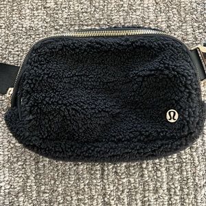 Lululemon Fleece Belt bag 1L